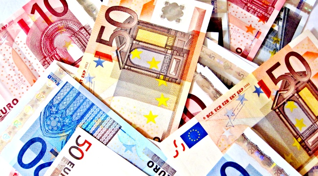 Evro je stabilan jer nema ekonomskih izvestaja koji bi uticali na jedinstvenu valutu